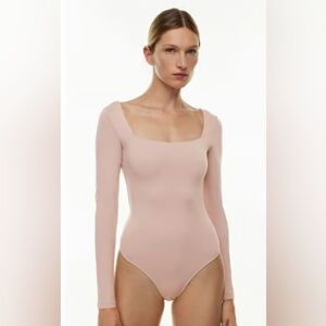 Aritzia Babaton Contour Squareneck Long sleeve Bodysuit